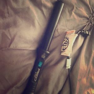 Red by Kiss Wand Curler